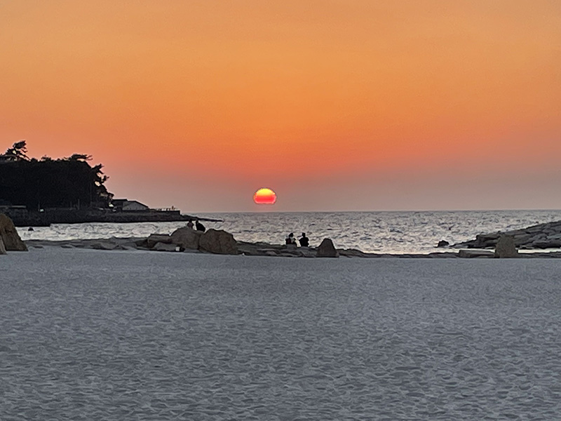 美しい白良浜の夕景（白浜町）