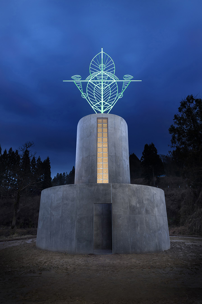 イリヤ＆エミリア・カバコフ《手をたずさえる塔》画像