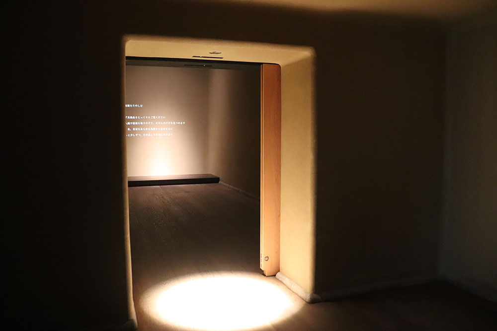 展示室に向かう通路