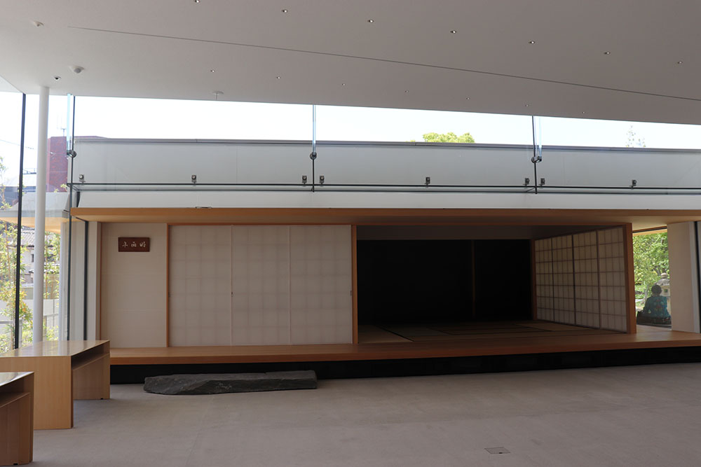 茶室広間「晴雨亭」