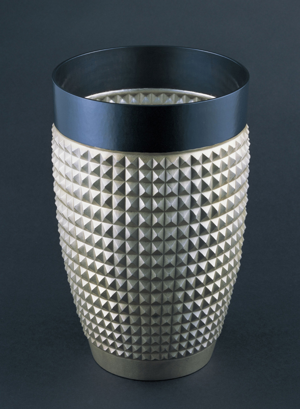 関谷四郎《赤銅銀十字線花器》画像