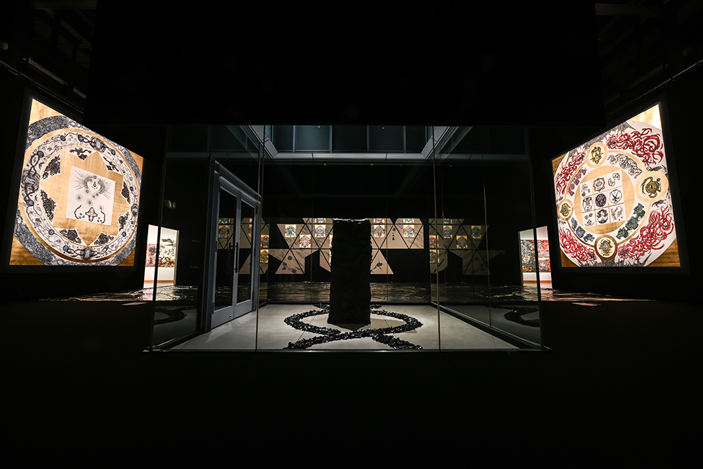 個展会場風景（ネクストマンダラ – 大調和）