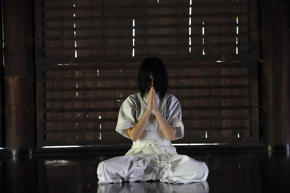 小松美羽画像（瞑想）