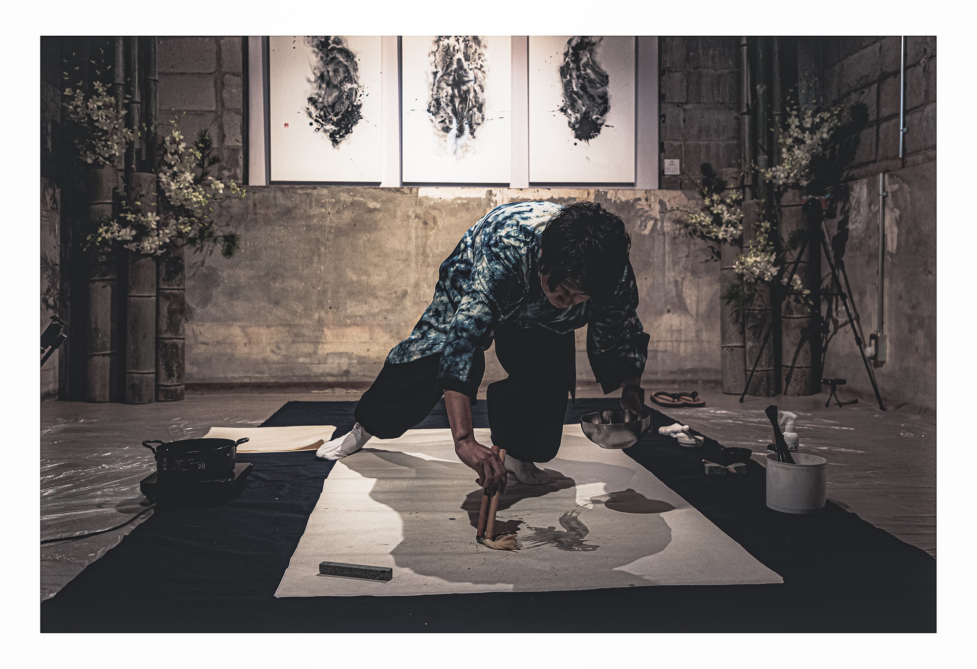 2021年、BRIC(香川県)で開催された初個展「郷祥展〜書は語りかける〜」パフォーマンス画像