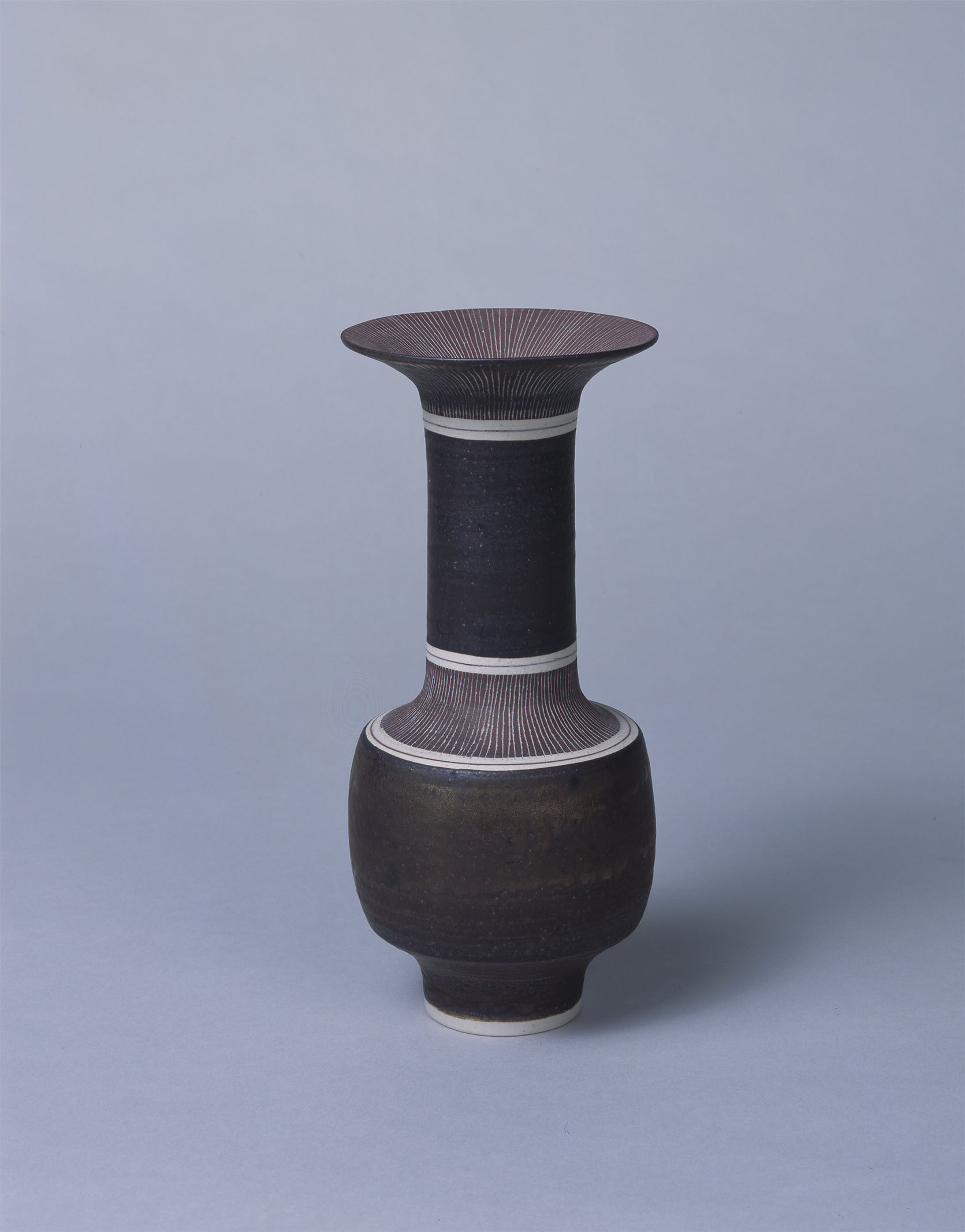 ルーシー・リー《花瓶》1978年