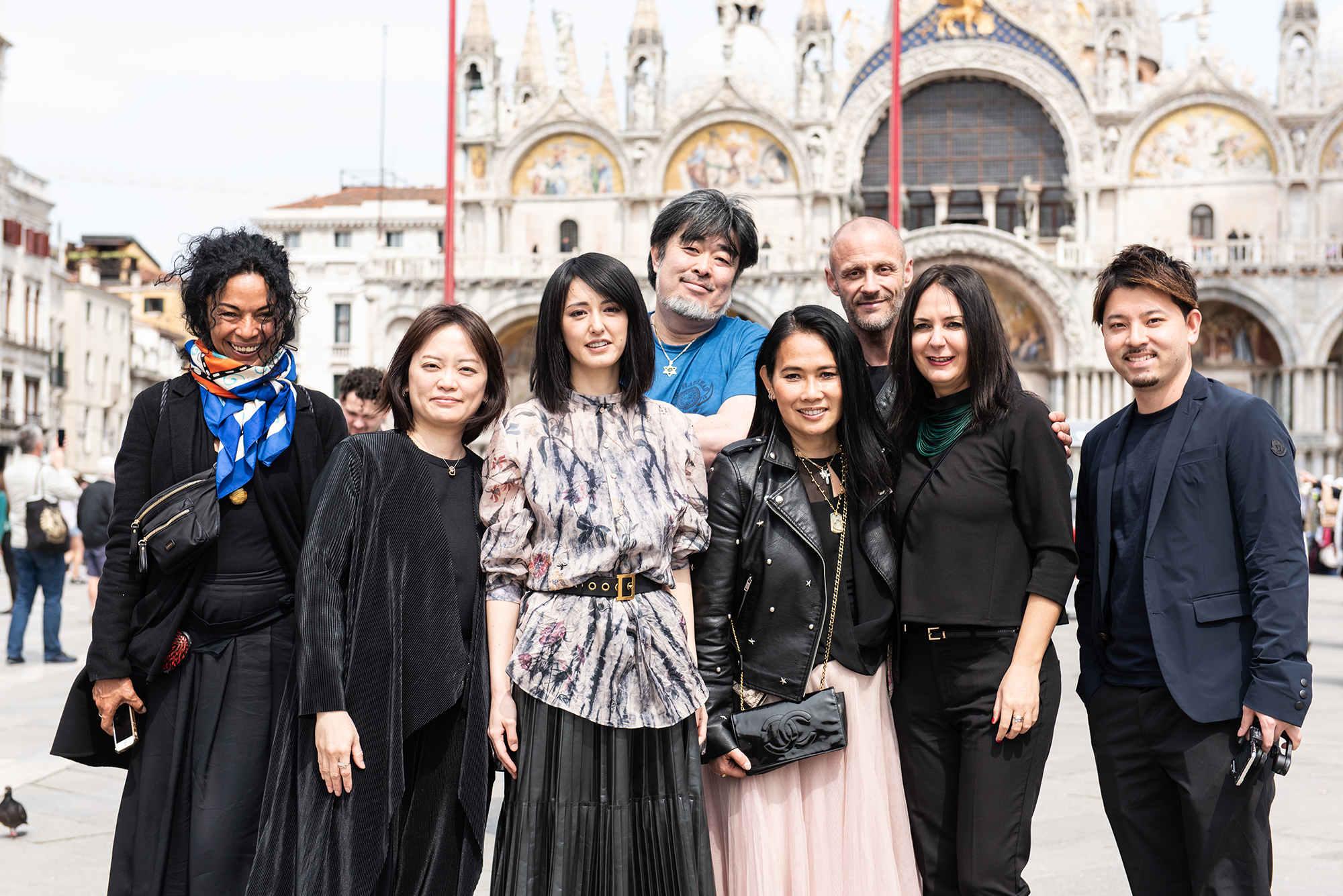 チーム小松 in ベネツィア(後列中央が高橋紀成プロデューサー)画像