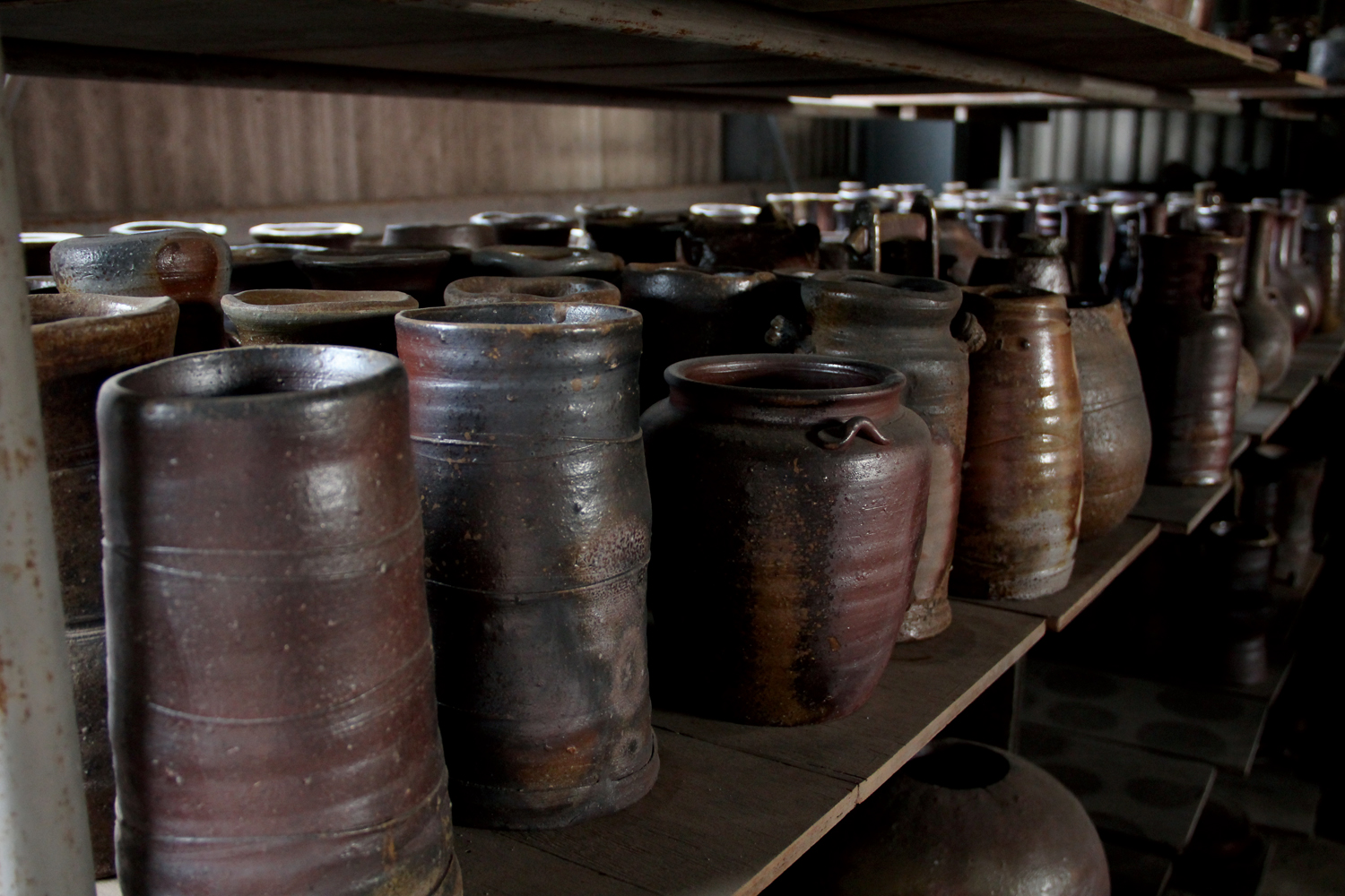 焼き上がった備前焼の器たち