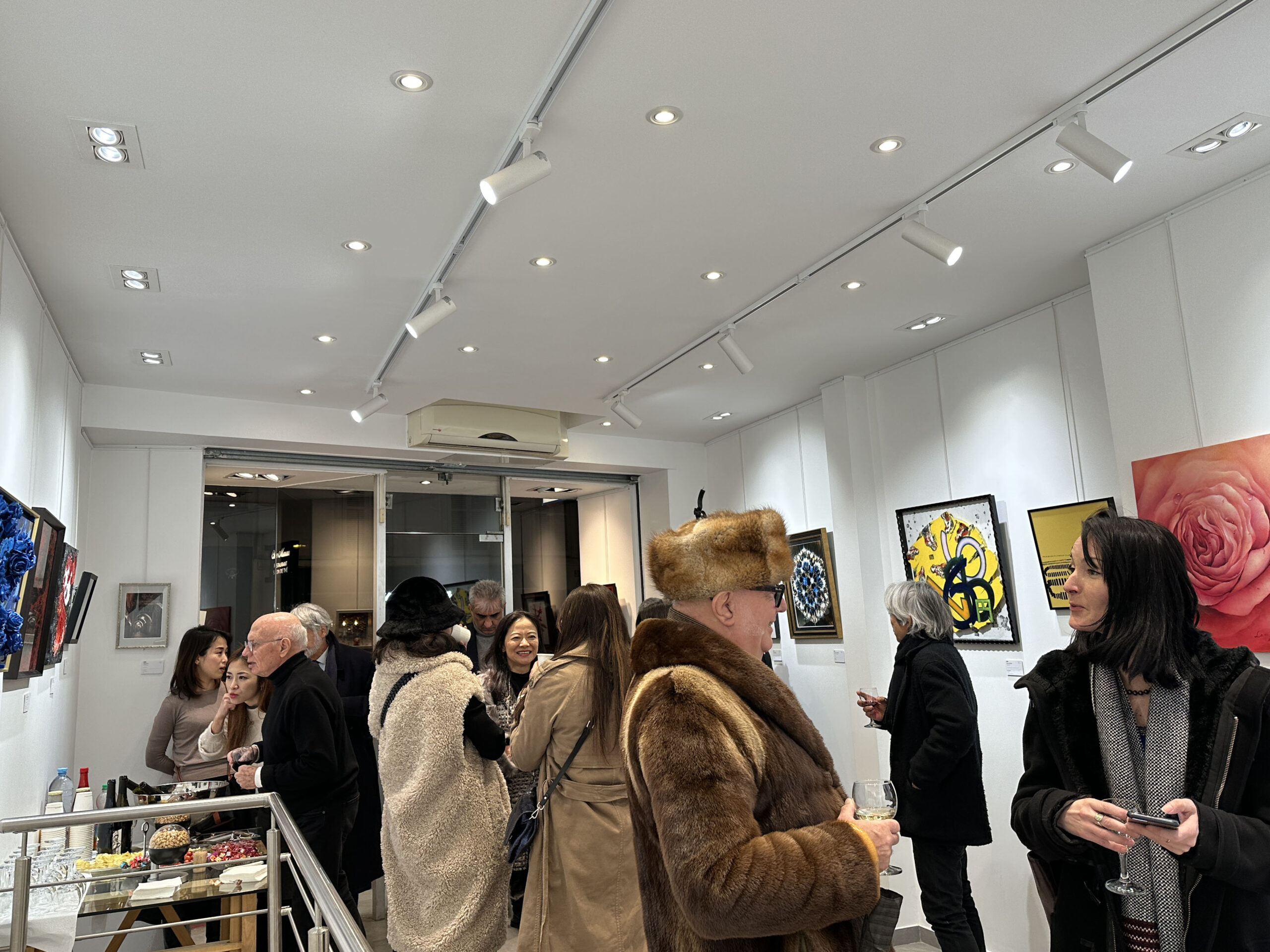 サロン・ド・アール・ジャポネのオープニングパーティーの様子画像