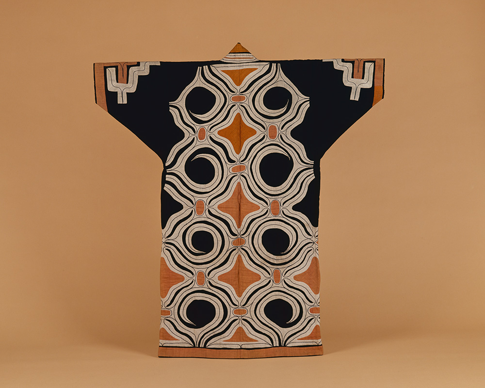 ⑩木綿切伏衣 北海道アイヌ 19世紀 静岡市立芹沢銈介美術館蔵