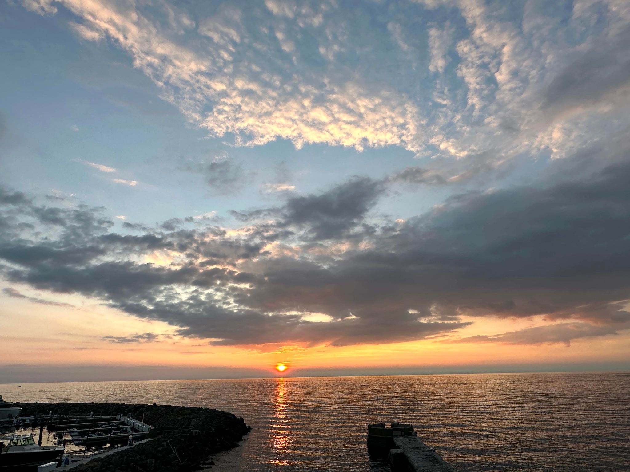 エリー湖の夕陽の画像