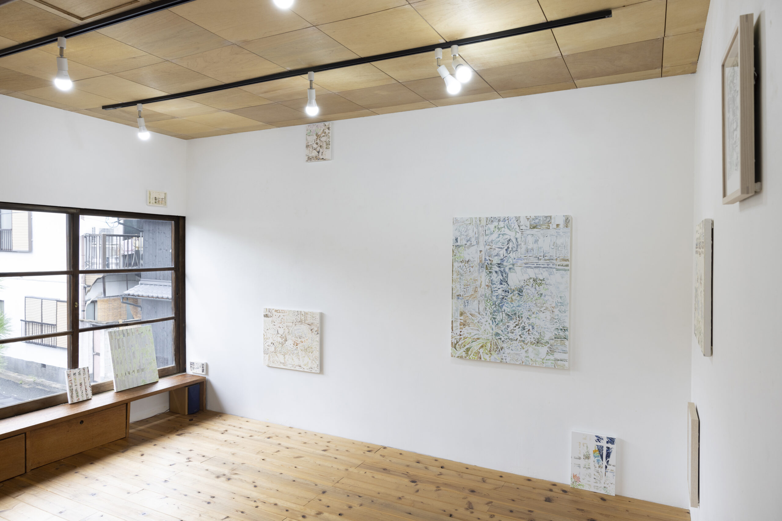 「季節の変わり目、風のすきま」展示風景