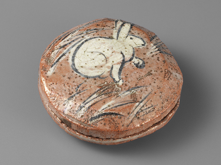 赤楽兎文香合　本阿弥光悦作