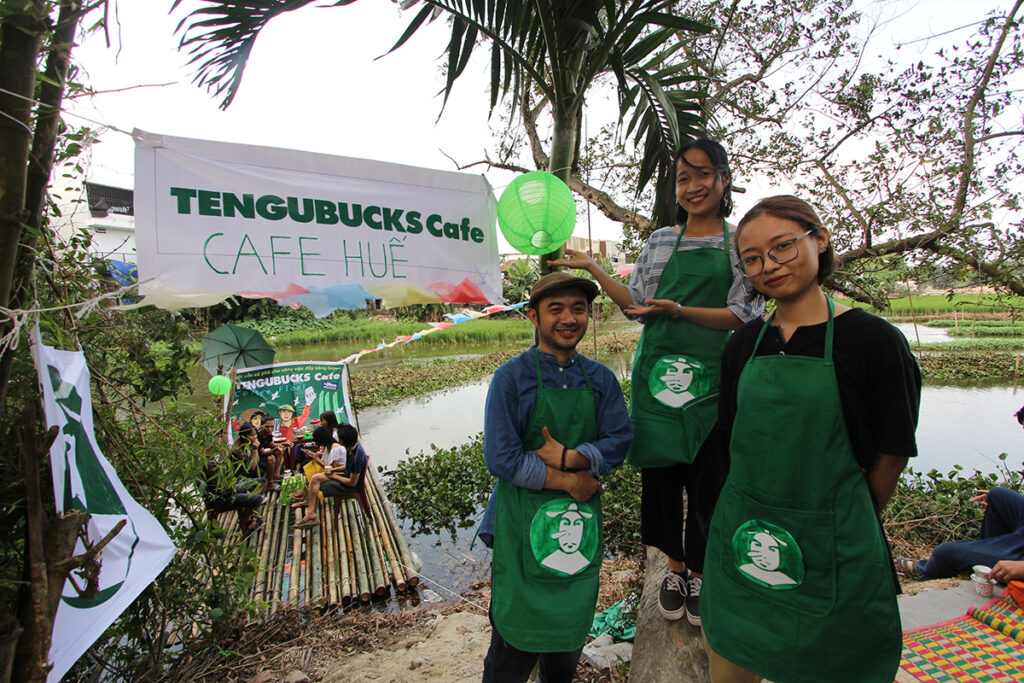 東方悠平《TENGUBUCKS Cafe in Hue - Coffee Float》画像