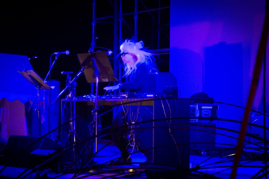 2021年 FRACTAL CAMPでの灰野敬二のパフォーマンスの様子 画像