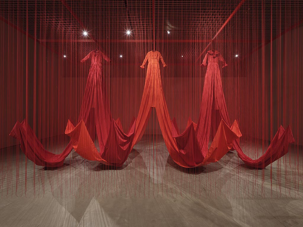 塩田千春《インターナルライン》画像