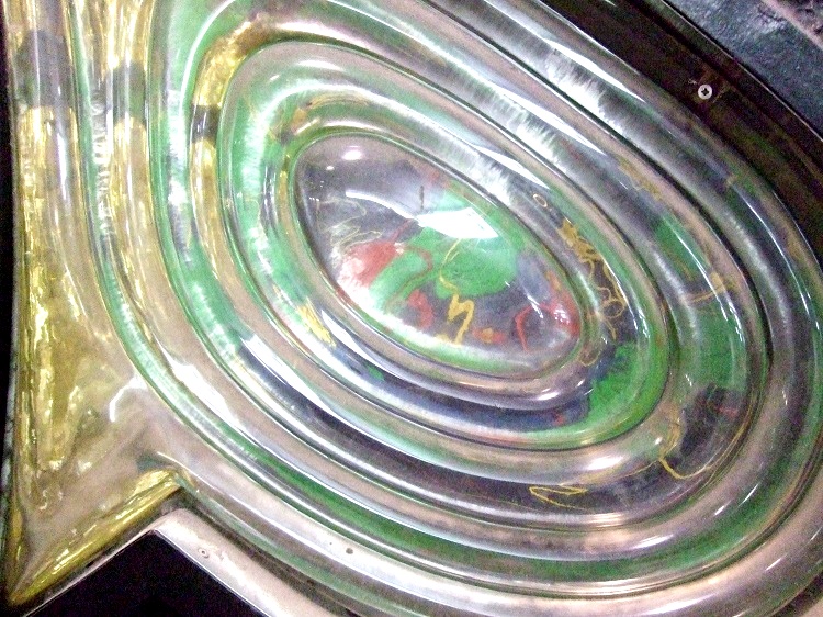 宮下芳子《新宿の目》画像