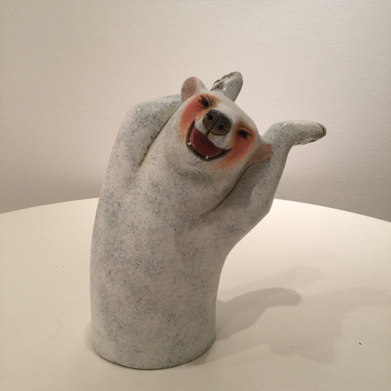 参考作品《drink style 笑い上戸》2013年　桐塑、アクリル着彩　H 12.0 x W 21.0 x D 16.0 cm