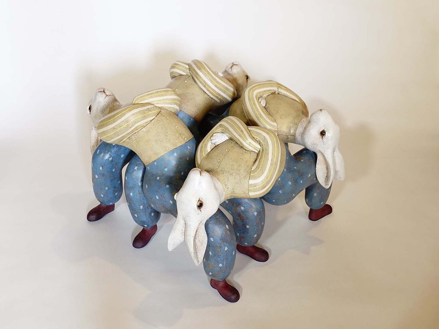 参考作品《むすび（うさぎ）》2022年　桐塑、アクリル着彩　 H 25.0 x W 38.0 x D 38.0 cm