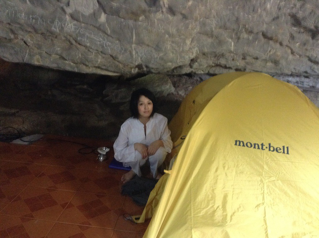 テントに泊まって瞑想を学ぶ（画像）