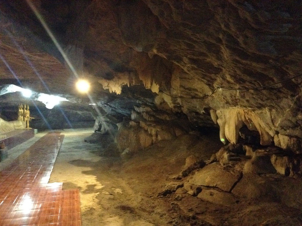 神聖な存在が住むタイの洞窟（画像）