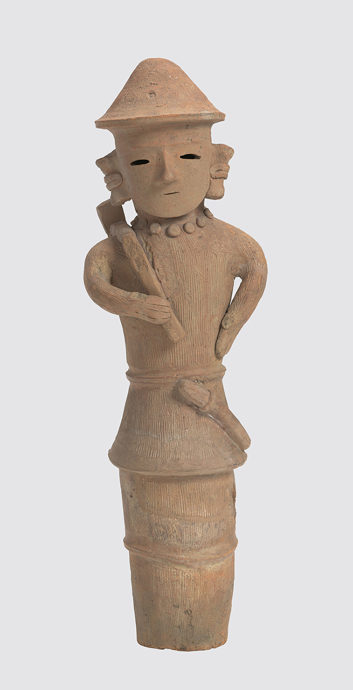 重要美術品　埴輪　鍬を担ぐ男子