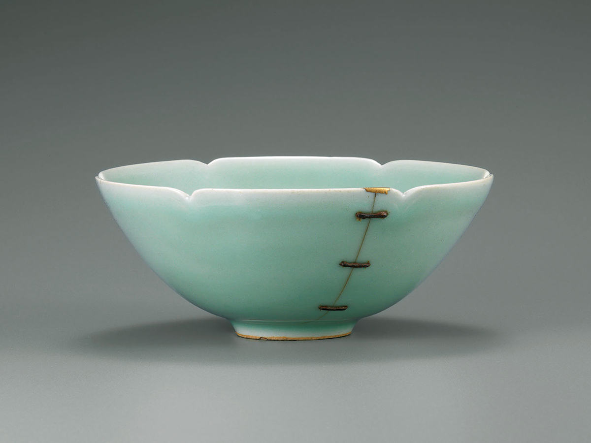 青磁輪花茶碗　銘 鎹